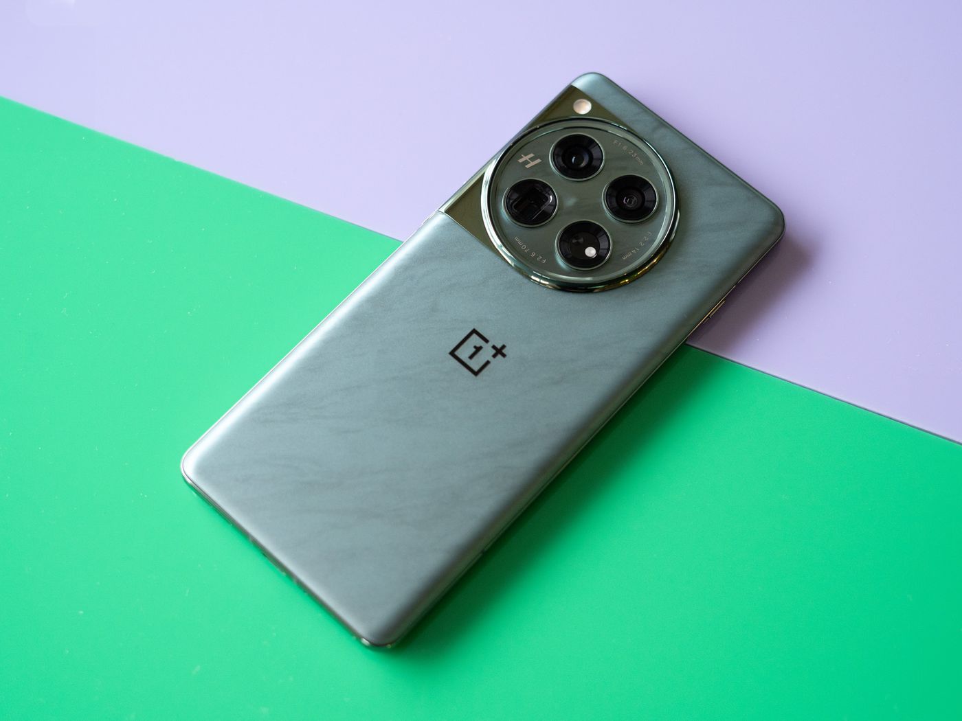The Ultimate OnePlus 12 Review: Is It Worth the Hype? - OnePlus 12 software interface and enhancements